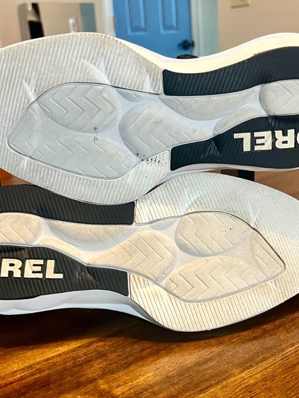 Sorel Women's Explorer Defy Low Sneakers in Black & White Colorway Size 9 - Picture 7 of 7